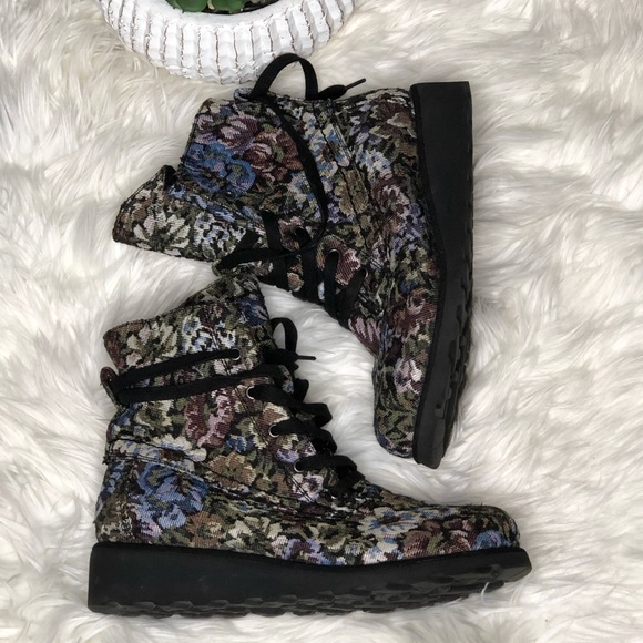 BearPaw | Shoes | Bearpaw Krista Floral 